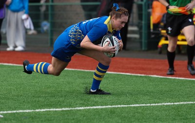 170126 - Gwalia Lightning v Edinburgh Rugby, Celtic Challenge - Caitlin Lewis of Gwalia Lightning dives in to score try