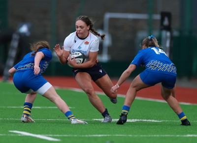 170126 - Gwalia Lightning v Edinburgh Rugby, Celtic Challenge - Hannah Walker of Edinburgh Rugby takes on Lily Hawkins of Gwalia Lightning and Courtney Greenway of Gwalia Lightning
