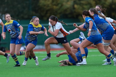 170126 - Gwalia Lightning v Edinburgh Rugby, Celtic Challenge - Hannah Walker of Edinburgh Rugby looks to break away