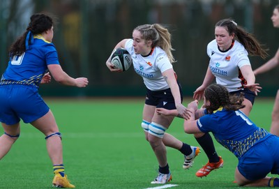 170126 - Gwalia Lightning v Edinburgh Rugby, Celtic Challenge - Lauryn McGrotty of Edinburgh Rugby charges forward
