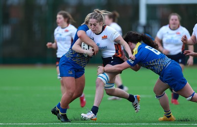 170126 - Gwalia Lightning v Edinburgh Rugby, Celtic Challenge - Lauryn McGrotty of Edinburgh Rugby charges forward