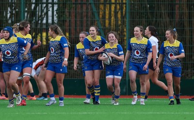 170126 - Gwalia Lightning v Edinburgh Rugby, Celtic Challenge - The team celebrate with Lily Hawkins of Gwalia Lightning after she scores try