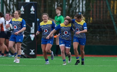 170126 - Gwalia Lightning v Edinburgh Rugby, Celtic Challenge - The team celebrate with Lily Hawkins of Gwalia Lightning after she scores try