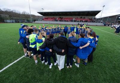 170126 - Gwalia Lightning v Edinburgh Rugby, Celtic Challenge - Gwalia Lightning huddle up at the end of the match