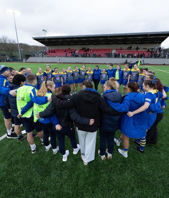 170126 - Gwalia Lightning v Edinburgh Rugby, Celtic Challenge - Gwalia Lightning huddle up at the end of the match