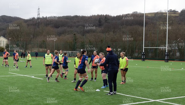 170126 - Gwalia Lightning v Edinburgh Rugby, Celtic Challenge - Edinburgh warm up ahead of the match