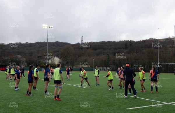 170126 - Gwalia Lightning v Edinburgh Rugby, Celtic Challenge - Edinburgh warm up ahead of the match