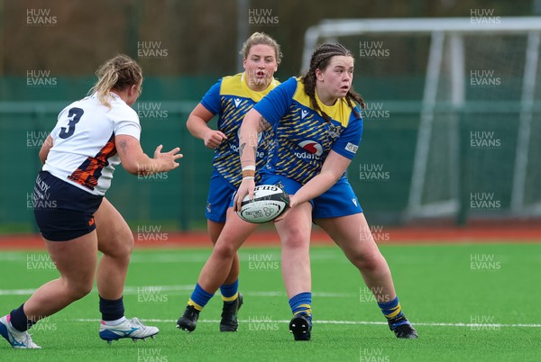 170126 - Gwalia Lightning v Edinburgh Rugby, Celtic Challenge - Maisie Davies of Gwalia Lightning feeds the ball out