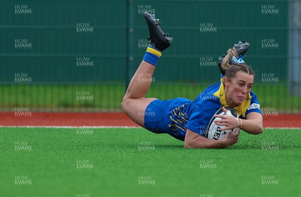 170126 - Gwalia Lightning v Edinburgh Rugby, Celtic Challenge - Courtney Greenway of Gwalia Lightning dives in to score try