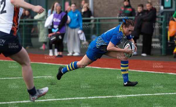 170126 - Gwalia Lightning v Edinburgh Rugby, Celtic Challenge - Caitlin Lewis of Gwalia Lightning dives in to score try