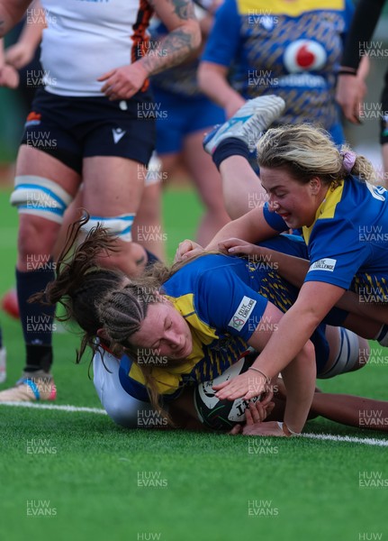 170126 - Gwalia Lightning v Edinburgh Rugby, Celtic Challenge - Alaw Pyrs of Gwalia Lightning powers over to score try