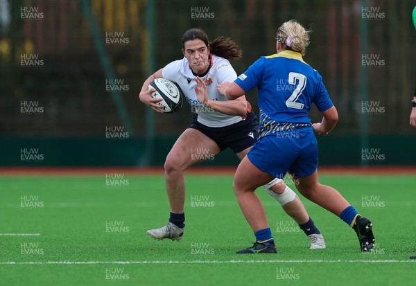 170126 - Gwalia Lightning v Edinburgh Rugby, Celtic Challenge - Rachel Philipps of Edinburgh Rugby takes on Molly Reardon of Gwalia Lightning