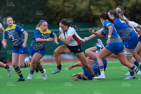 170126 - Gwalia Lightning v Edinburgh Rugby, Celtic Challenge - Hannah Walker of Edinburgh Rugby looks to break away