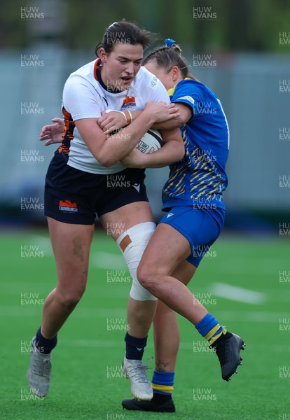 170126 - Gwalia Lightning v Edinburgh Rugby, Celtic Challenge - Rachel Philipps of Edinburgh Rugby charges forward