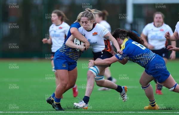 170126 - Gwalia Lightning v Edinburgh Rugby, Celtic Challenge - Lauryn McGrotty of Edinburgh Rugby charges forward