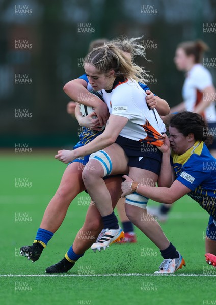 170126 - Gwalia Lightning v Edinburgh Rugby, Celtic Challenge - Lauryn McGrotty of Edinburgh Rugby charges forward