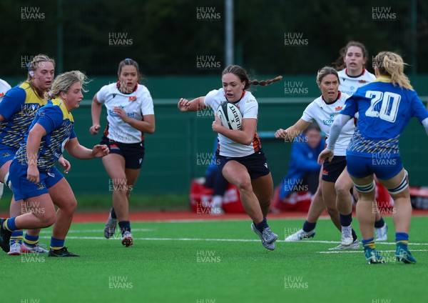 170126 - Gwalia Lightning v Edinburgh Rugby, Celtic Challenge - Hannah Walker of Edinburgh Rugby breaks away