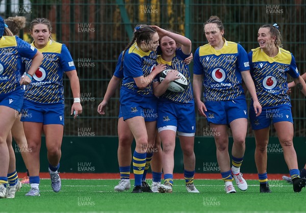170126 - Gwalia Lightning v Edinburgh Rugby, Celtic Challenge - The team celebrate with Lily Hawkins of Gwalia Lightning after she scores try