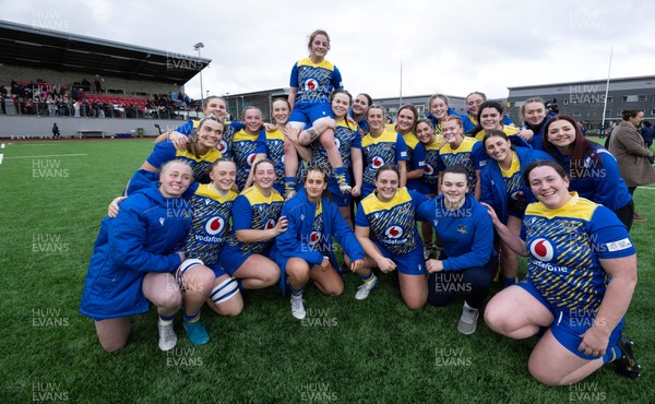 170126 - Gwalia Lightning v Edinburgh Rugby, Celtic Challenge - Lily Hawkins of Gwalia Lightning is held aloft during a team photograph at the end of the match