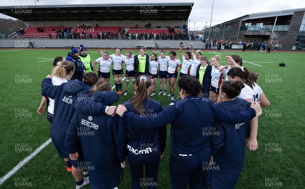170126 - Gwalia Lightning v Edinburgh Rugby, Celtic Challenge - Edinburgh huddle up at the end of the match