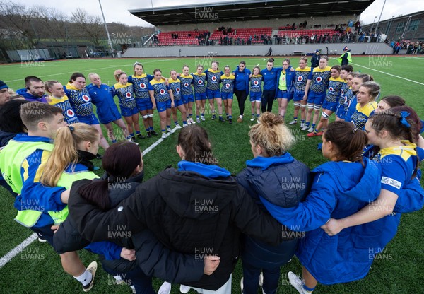 170126 - Gwalia Lightning v Edinburgh Rugby, Celtic Challenge - Gwalia Lightning huddle up at the end of the match