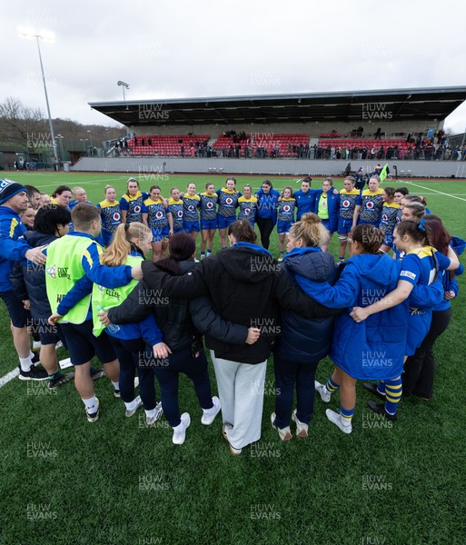 170126 - Gwalia Lightning v Edinburgh Rugby, Celtic Challenge - Gwalia Lightning huddle up at the end of the match