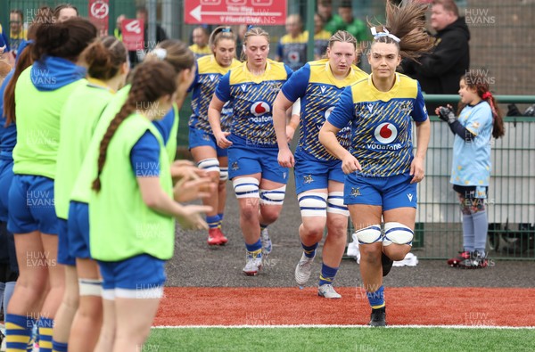 170126 - Gwalia Lightning v Edinburgh Rugby, Celtic Challenge - Bryonie King of Gwalia Lightning leads the team out