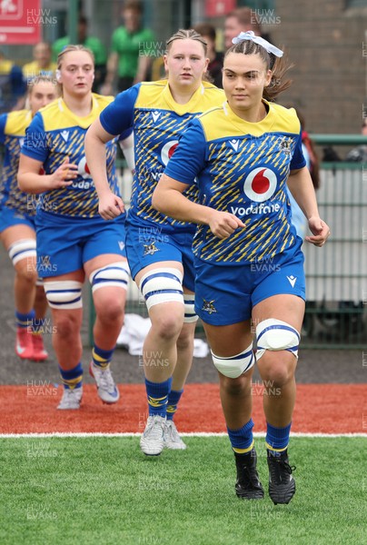 170126 - Gwalia Lightning v Edinburgh Rugby, Celtic Challenge - Bryonie King, Alaw Pyrs of Gwalia Lightning and Tilly Vucaj of Gwalia Lightning run out