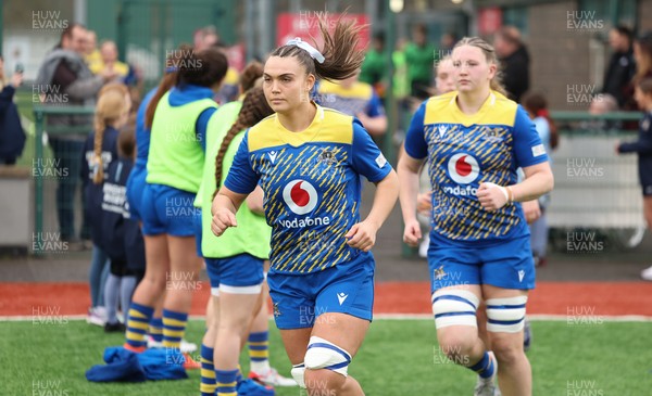 170126 - Gwalia Lightning v Edinburgh Rugby, Celtic Challenge - Bryonie King of Gwalia Lightning leads the team out