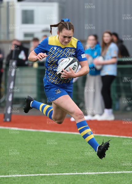 170126 - Gwalia Lightning v Edinburgh Rugby, Celtic Challenge - Caitlin Lewis of Gwalia Lightning