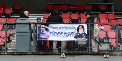 210226 - Gwalia Lightning v Glasgow - Celtic Challenge - Happy 21st Birthday sign for Holland Bogan of Glasgow