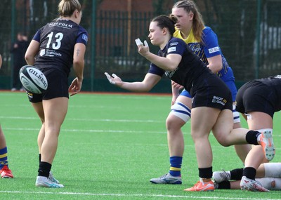 210226 - Gwalia Lightning v Glasgow - Celtic Challenge - Rianna Darroch gets the ball away