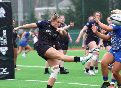 210226 - Gwalia Lightning v Glasgow - Celtic Challenge - Briar McNamara with the clearance