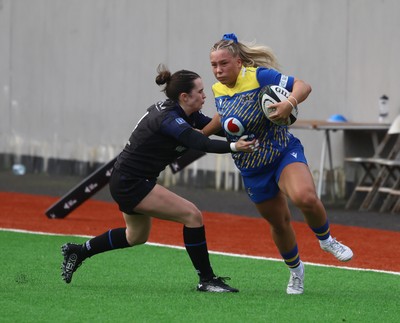 210226 - Gwalia Lightning v Glasgow - Celtic Challenge - Kelsie Webster handing off