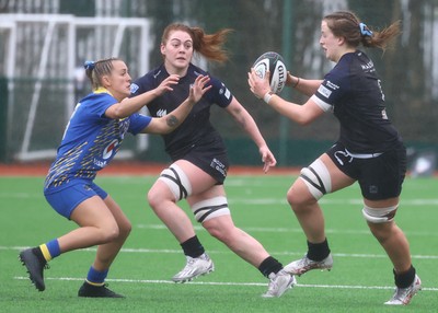 210226 - Gwalia Lightning v Glasgow - Celtic Challenge - Sophie Murphy with the break
