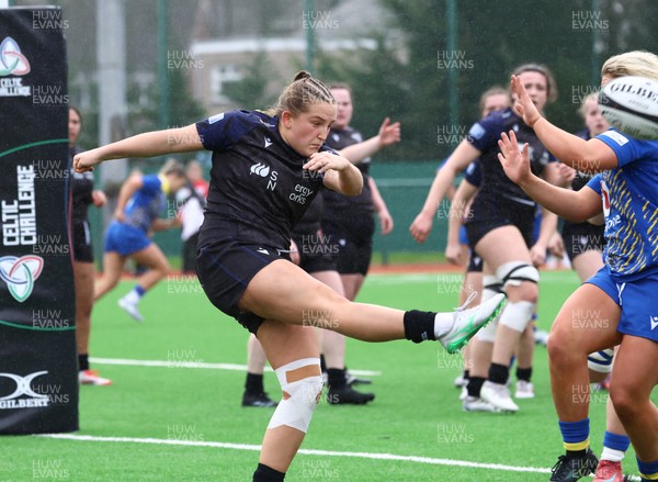 210226 - Gwalia Lightning v Glasgow - Celtic Challenge - Briar McNamara with the clearance