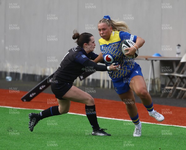 210226 - Gwalia Lightning v Glasgow - Celtic Challenge - Kelsie Webster handing off