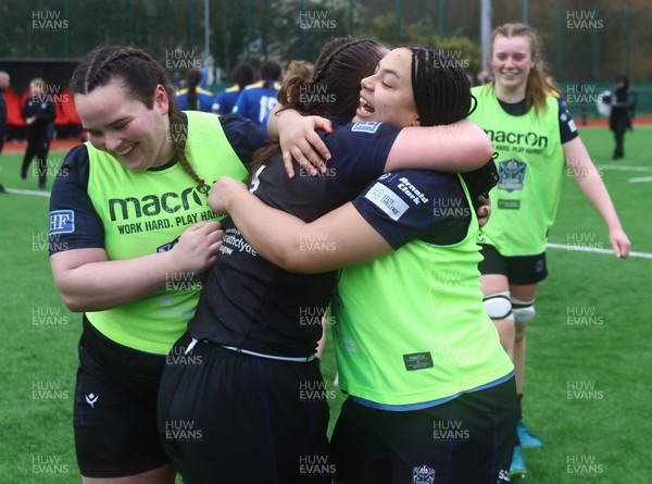 210226 - Gwalia Lightning v Glasgow - Celtic Challenge - Glasgow winning celebrations