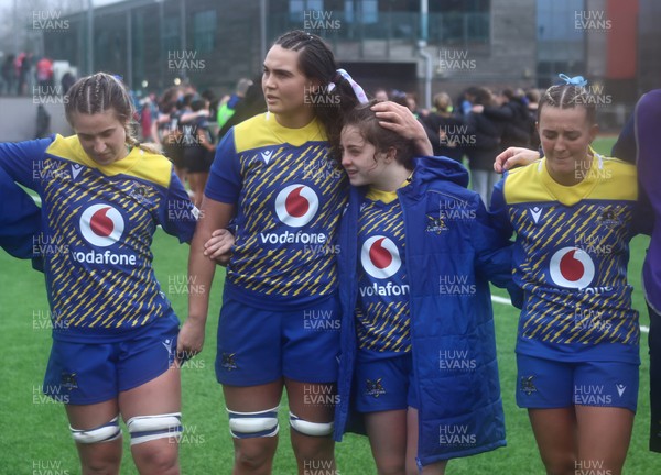 210226 - Gwalia Lightning v Glasgow - Celtic Challenge - Gwalia huddle - Brionie King