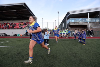 010325 - Gwalia Lightning v Wolfhounds - Celtic Challenge - The teams run onto the field