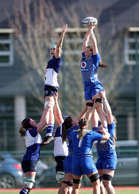 010325 - Gwalia Lightning v Wolfhounds - Celtic Challenge - Paige Jones of Gwalia Lightning wins the line out