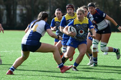 280226 - Gwalia Lightning v Wolfhounds - Celtic Challenge - Molly Reardon of Gwalia Lightning is challenged by Katie Corrigan of Wolfhounds