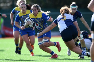 280226 - Gwalia Lightning v Wolfhounds - Celtic Challenge - Anwen Owen of Gwalia Lightning is challenged by Sophie Barrett of Wolfhounds