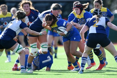 280226 - Gwalia Lightning v Wolfhounds - Celtic Challenge - Chloe Thomas-Bradley of Gwalia Lightning is challenged by Erin King of Wolfhounds