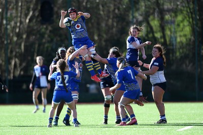 280226 - Gwalia Lightning v Wolfhounds - Celtic Challenge - Bethan Lewis of Gwalia Lightning wins the line-out