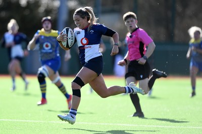 280226 - Gwalia Lightning v Wolfhounds - Celtic Challenge - Stacey Flood of Wolfhounds runs in to score a try