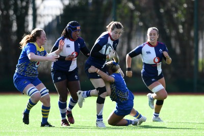 280226 - Gwalia Lightning v Wolfhounds - Celtic Challenge - Eve Higgins of Wolfhounds is challenged by Gwennan Hopkins of Gwalia Lightning