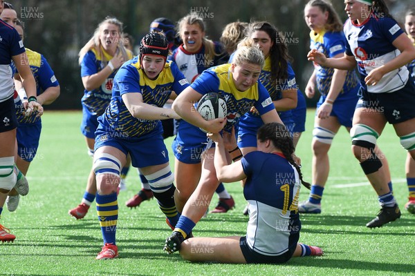 280226 - Gwalia Lightning v Wolfhounds - Celtic Challenge - Molly Reardon of Gwalia Lightning is challenged by Katie Corrigan of Wolfhounds
