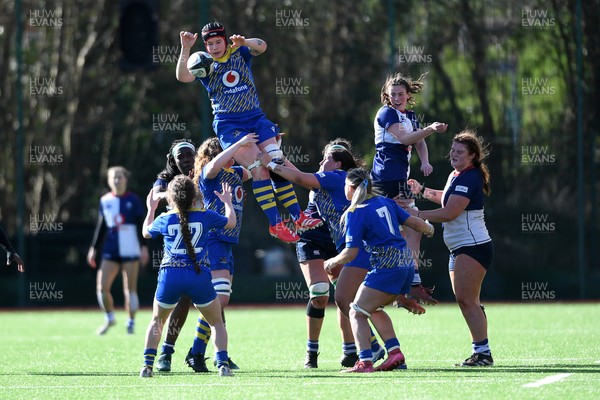 280226 - Gwalia Lightning v Wolfhounds - Celtic Challenge - Bethan Lewis of Gwalia Lightning wins the line-out