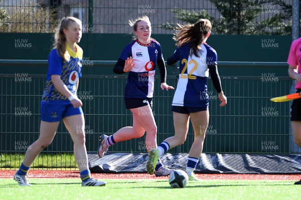 280226 - Gwalia Lightning v Wolfhounds - Celtic Challenge - Amy Larn of Wolfhounds celebrates scoring a try with team mates